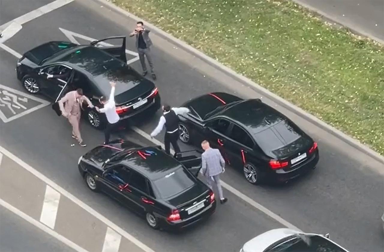 Лезгинка на проезжей части в Москве попала на видео