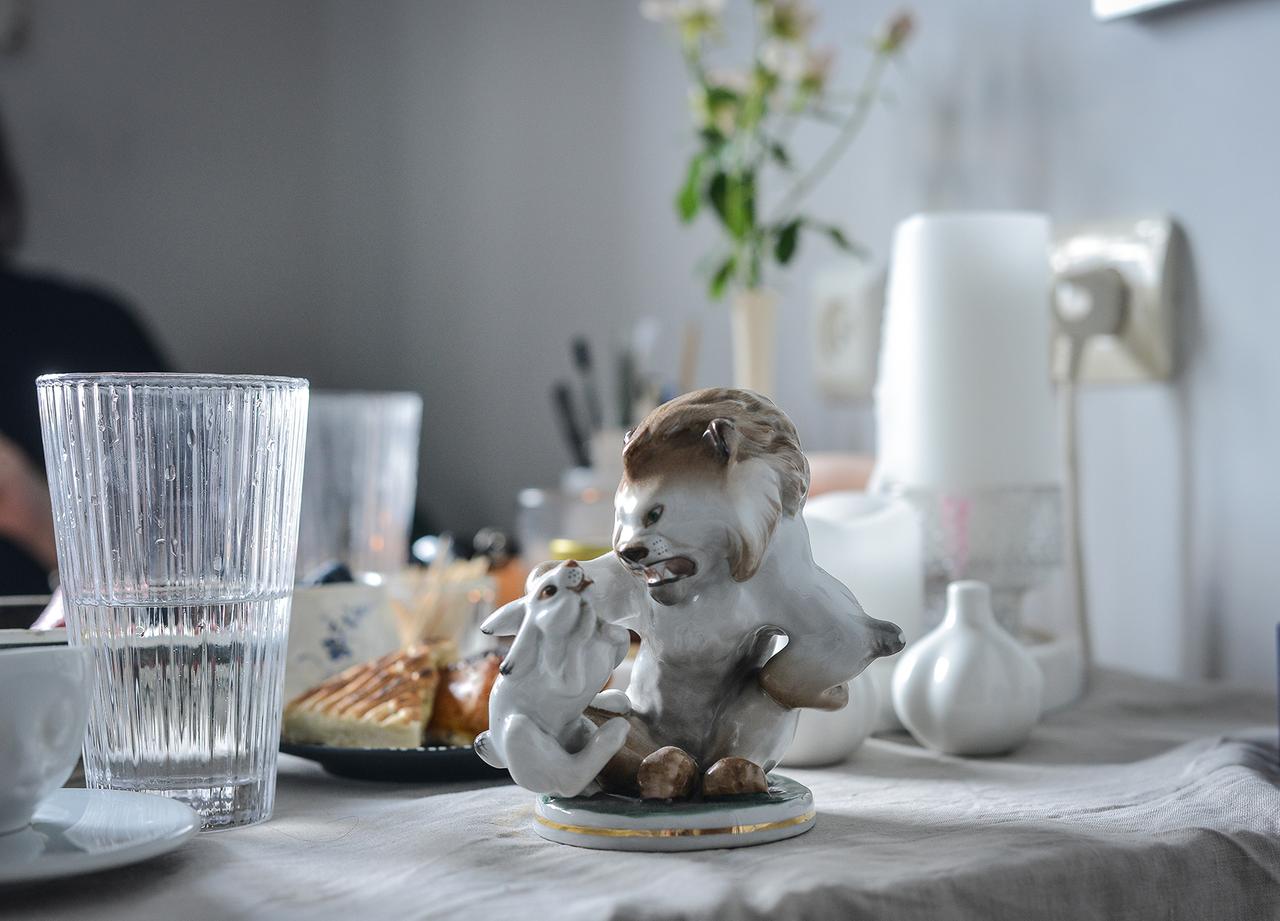 Москвичка рассказала о появлении в ее квартире-галерее вещей с историей