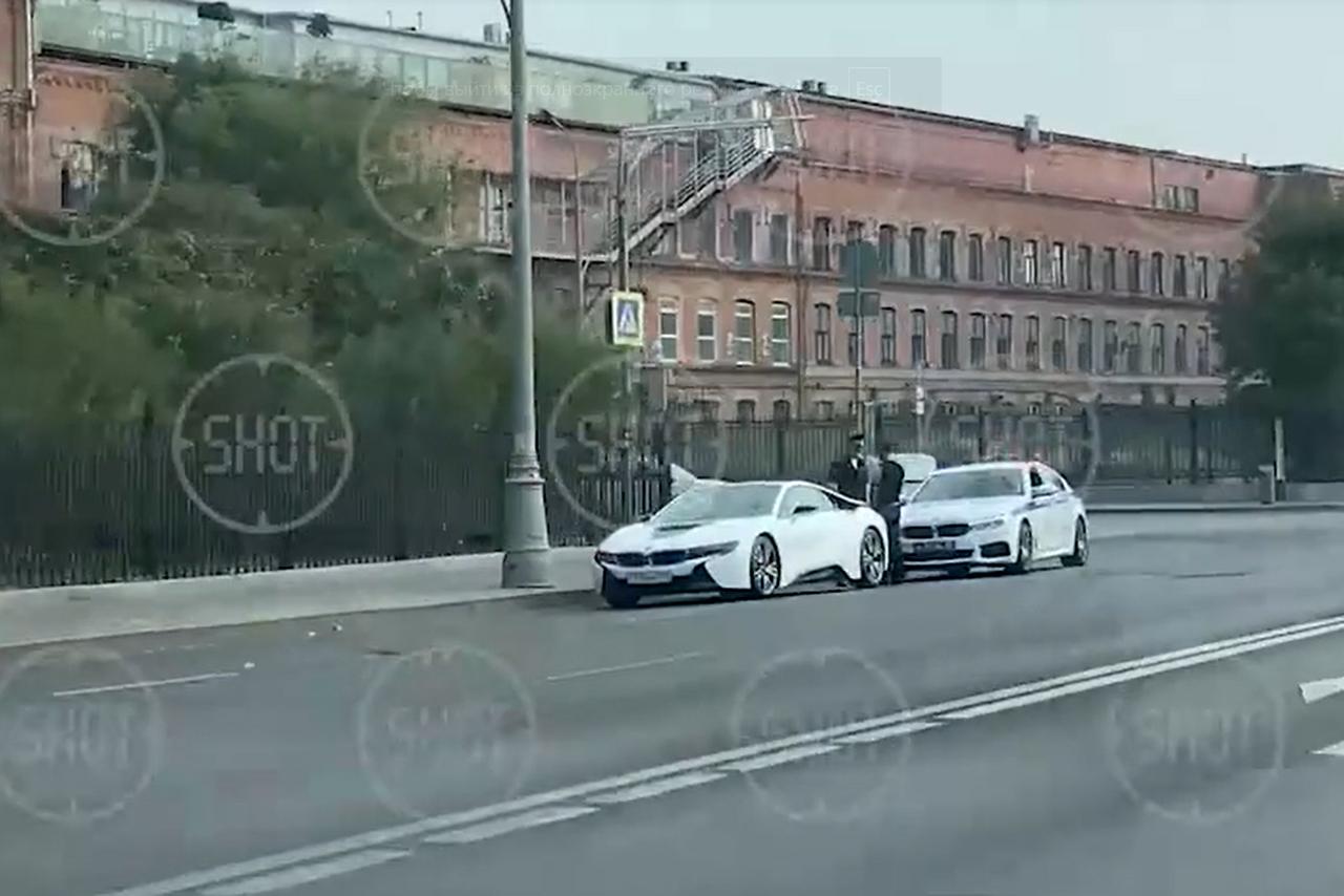 В Москве массово задержали владельцев элитных спорткаров