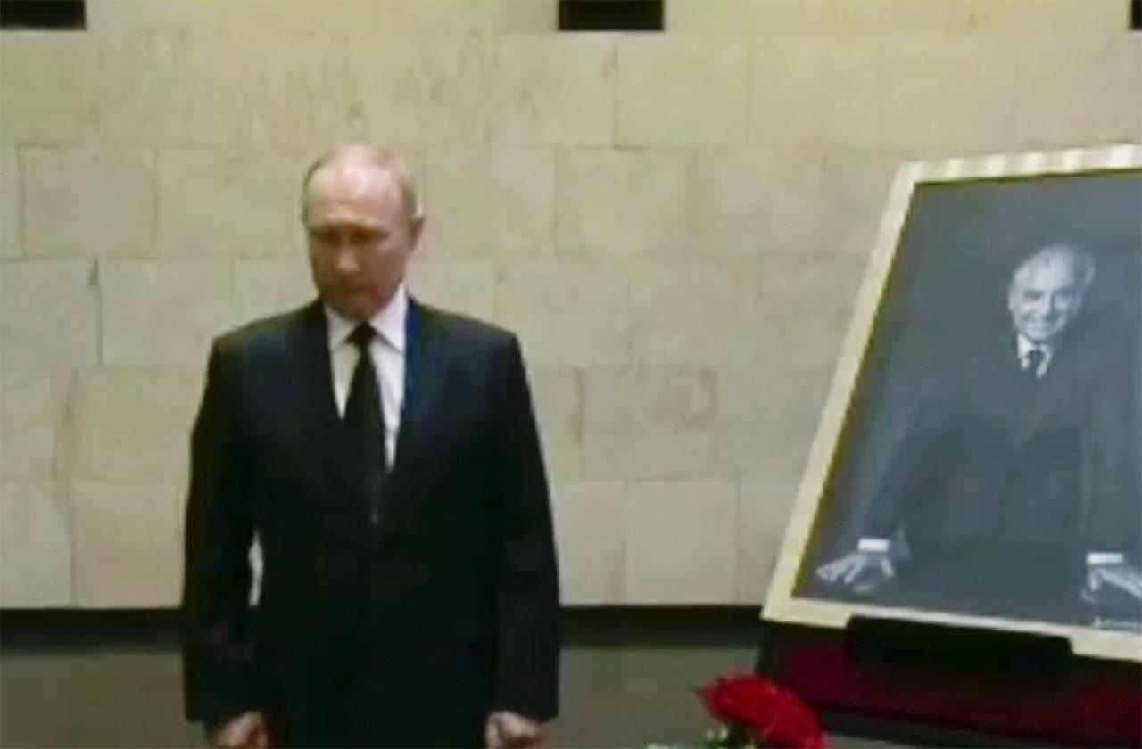 Опубликовано видео прощания Путина с Горбачевым