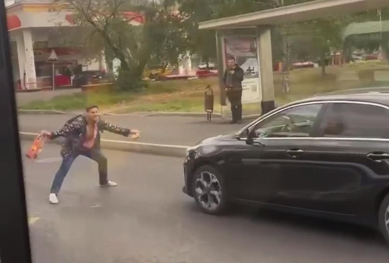 Московский «тореадор» попала на видео и рассмешила сеть