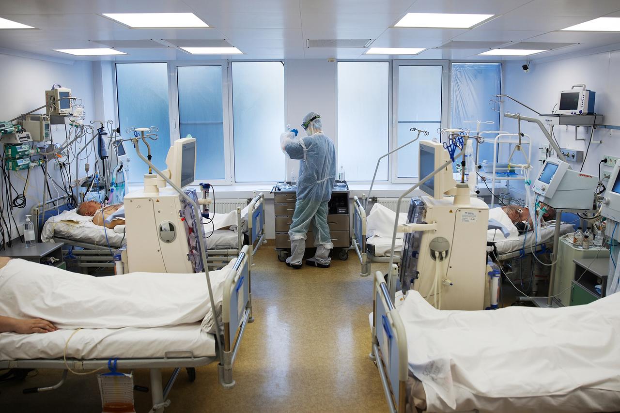 Ученый назвал время пика заболеваемости COVID-19 в России