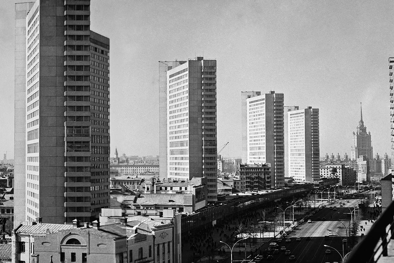 В сети вспомнили первый уличный экран в Москве времен СССР