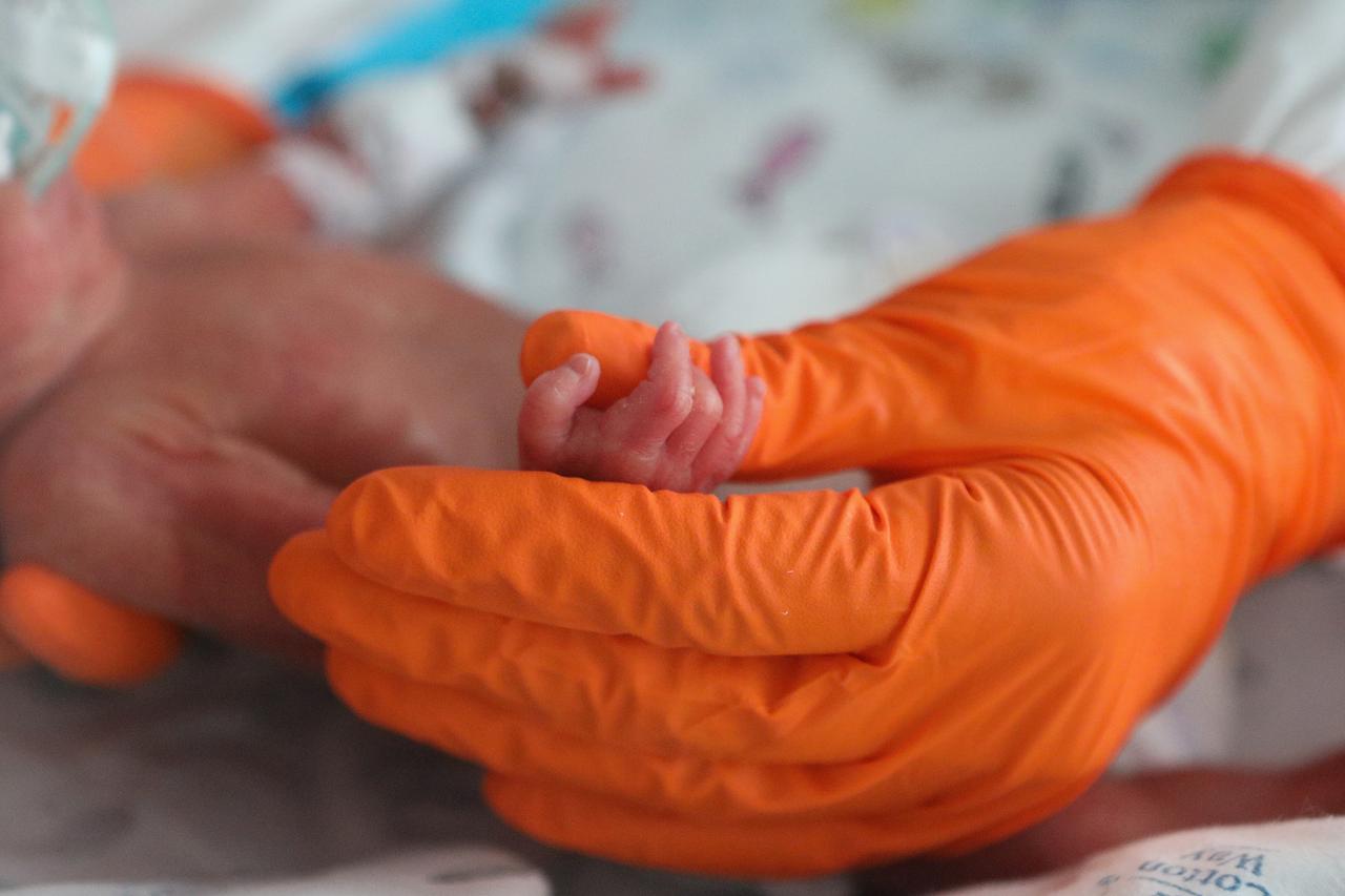 В Подмосковье заболевшая коронавирусом женщина родила двойню