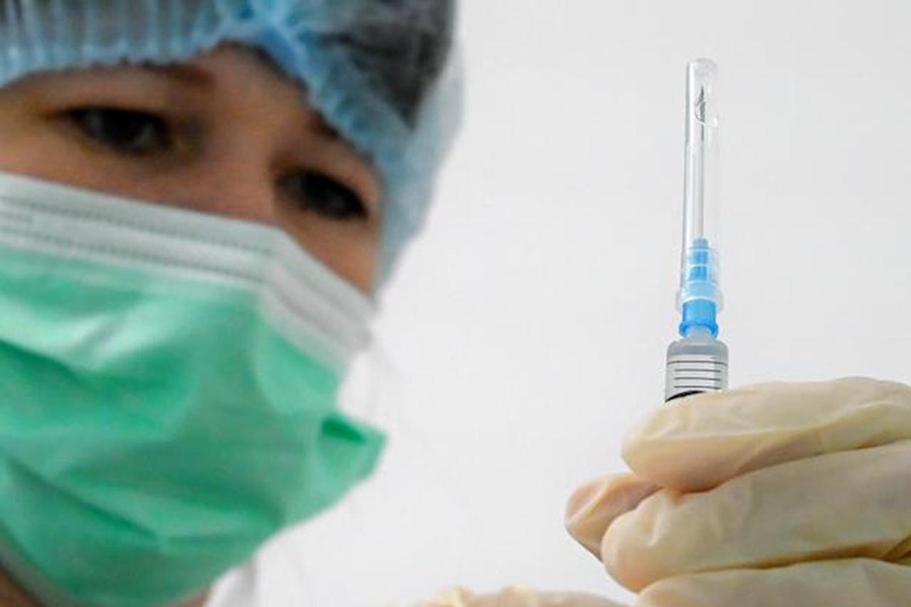 Роспотребнадзор развеял мифы об особенностях вакцинации пожилых людей