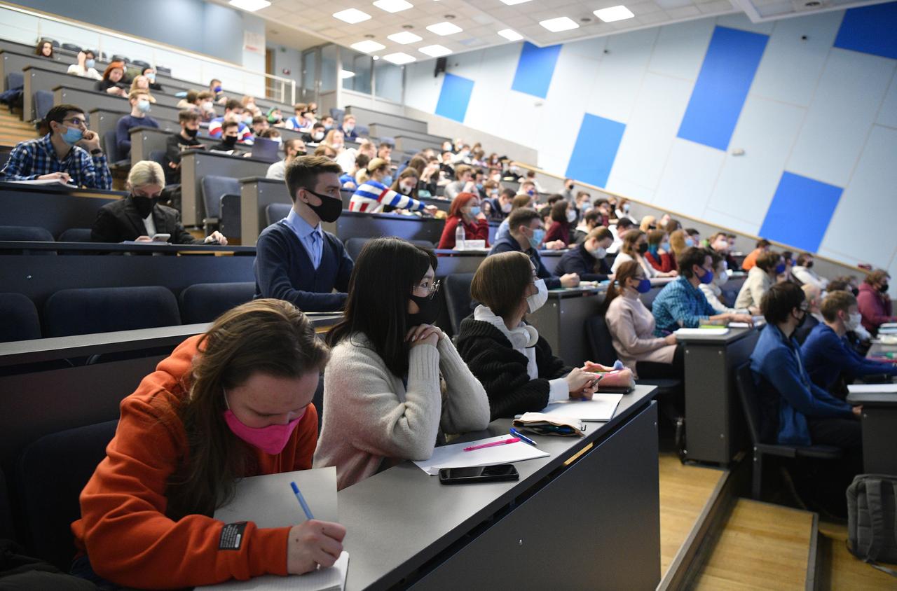 Перечислены самые популярные у столичных студентов специальности