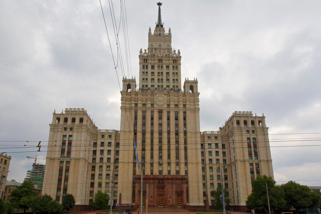 Раскрыта стоимость квартир в одной из сталинских высоток в Москве