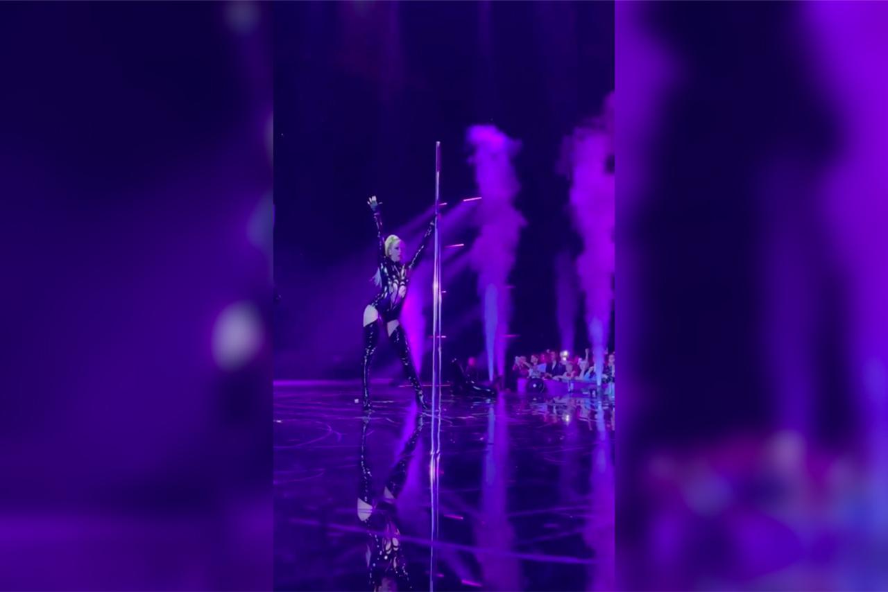 Бузову раскритиковали в сети за танец на шесте