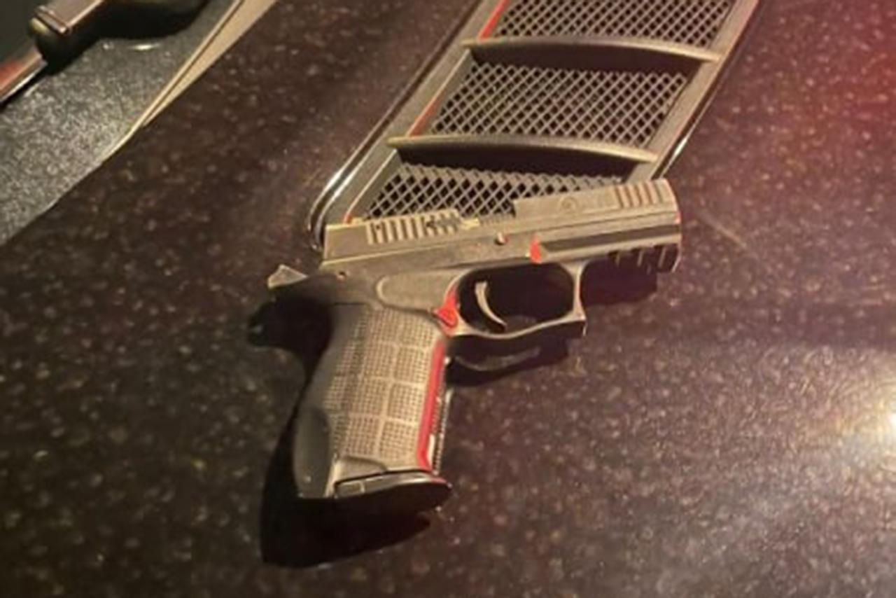 Автоинспекторы остановили машину с вооруженным водителем в Москве