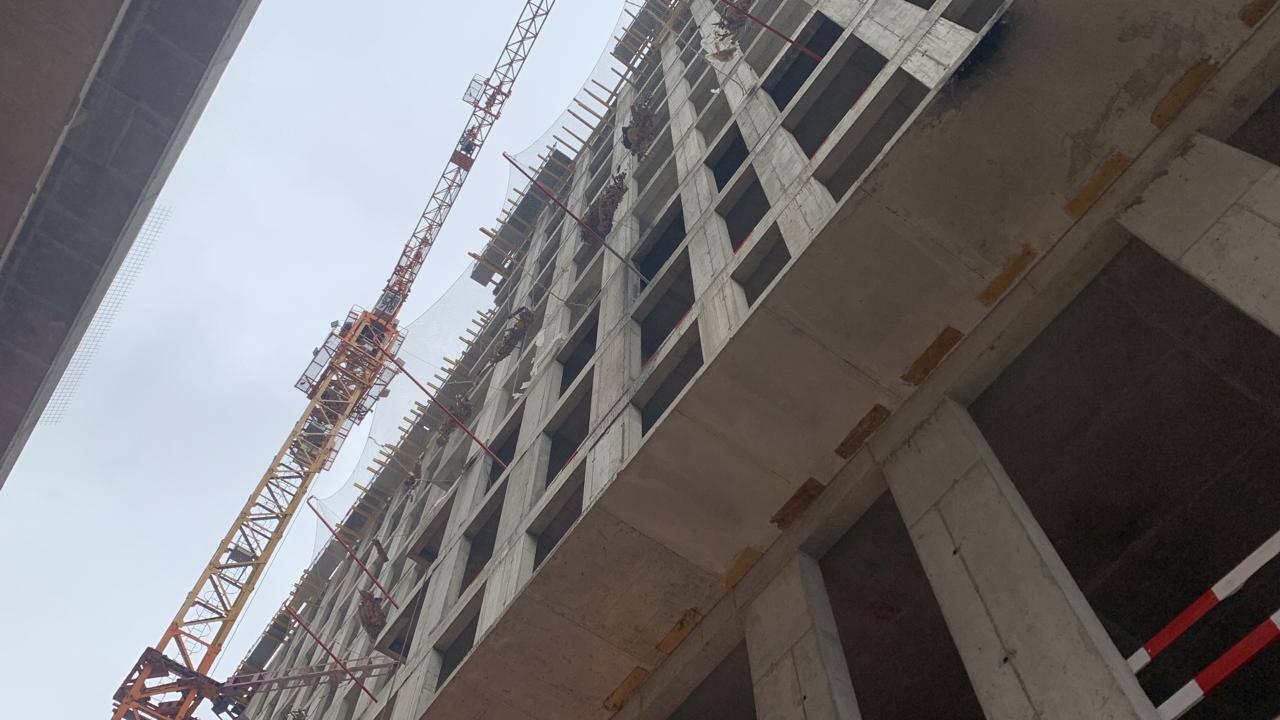 В Москве с высоты 12-го этажа упал человек