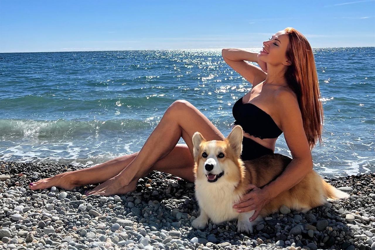 53-летняя Эвелина Бледанс показала фигуру в купальнике