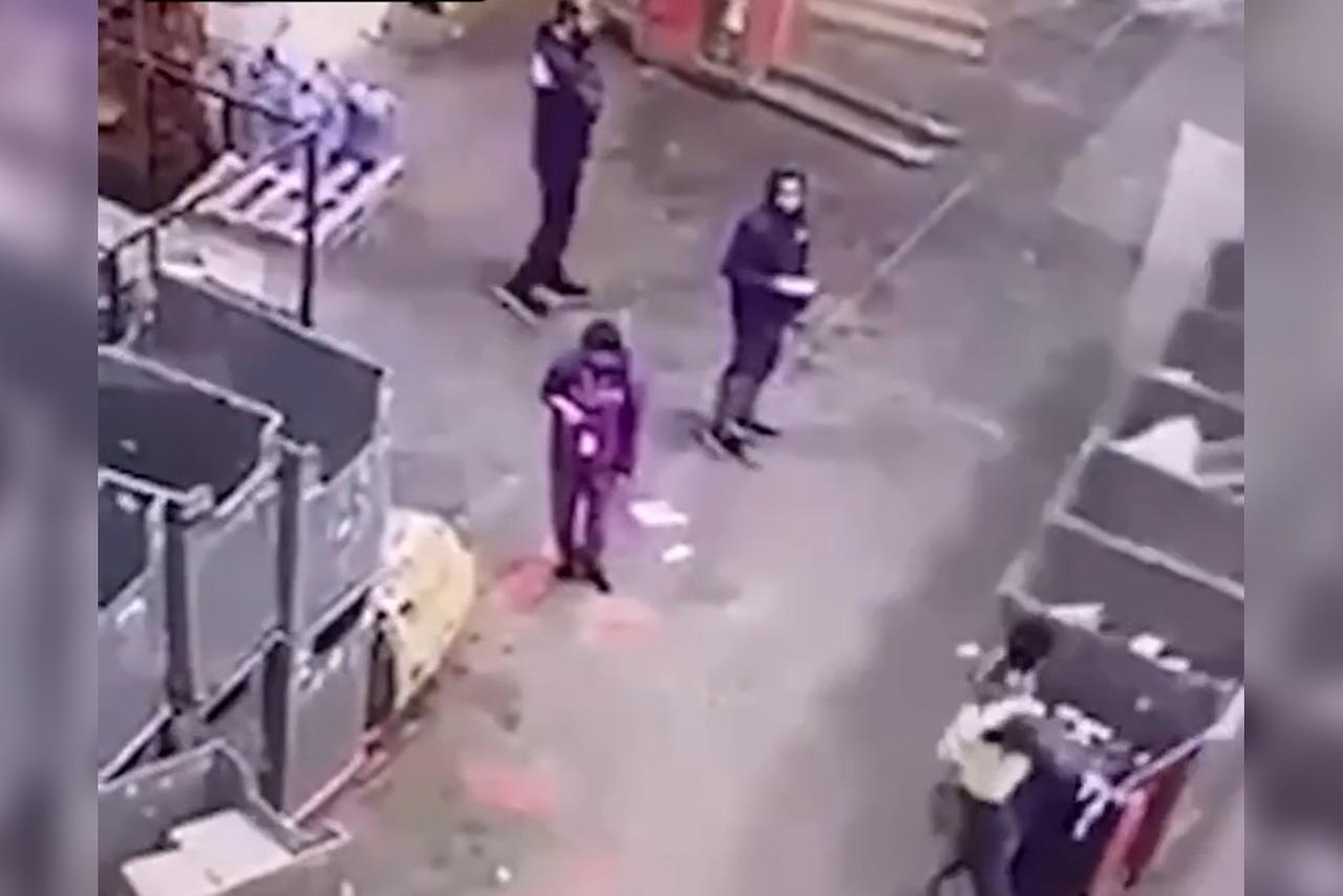 Едва не убивший людей дрифтующий погрузчик на подмосковном складе попал на видео