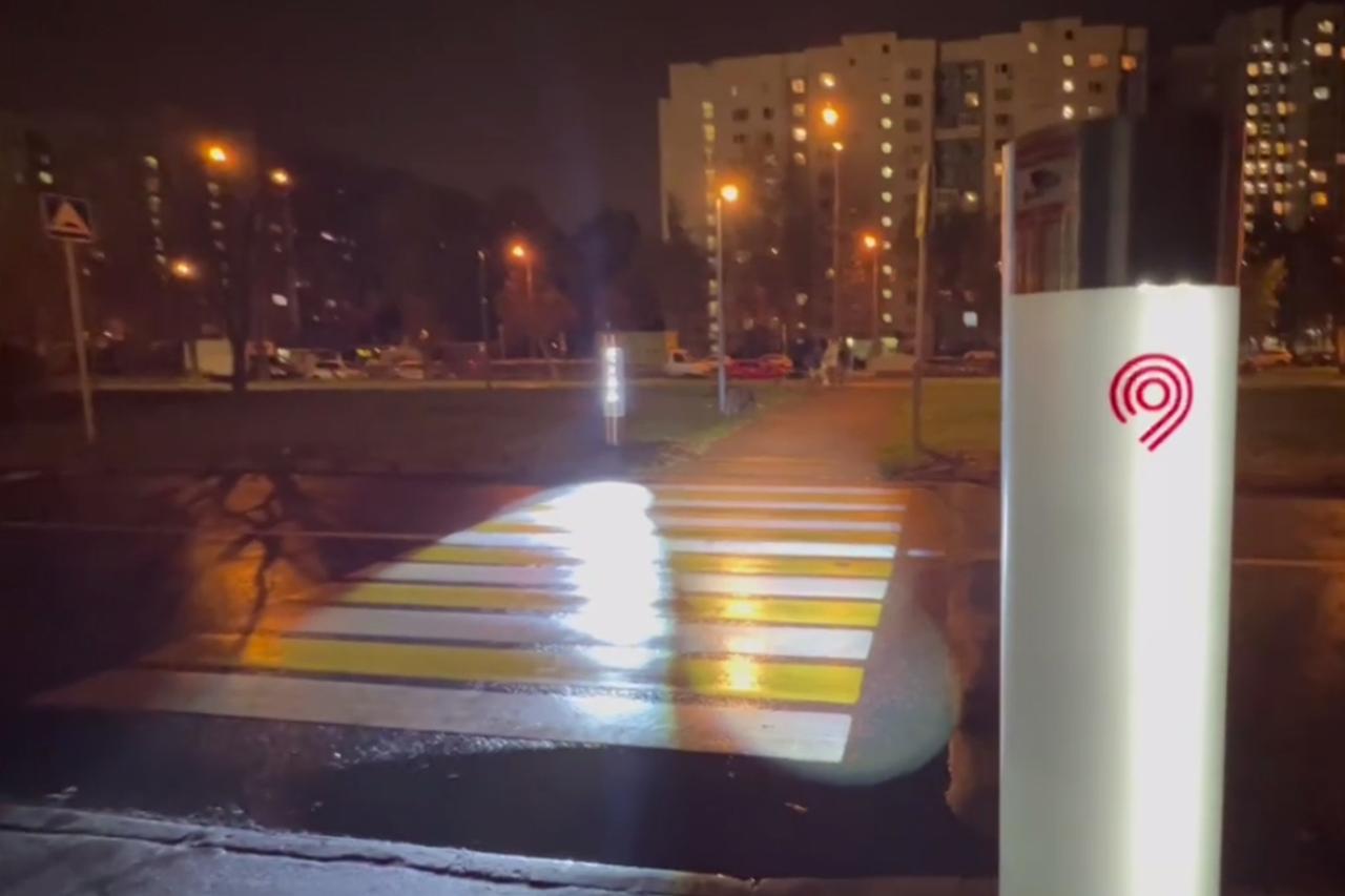 Новый тип освещения пешеходных переходов в Москве попал на видео