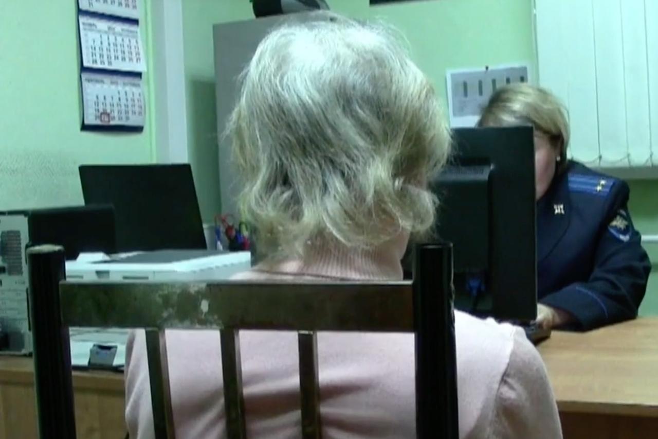 Стакан воды для «соцработника» обошелся москвичке в сотни тысяч рублей