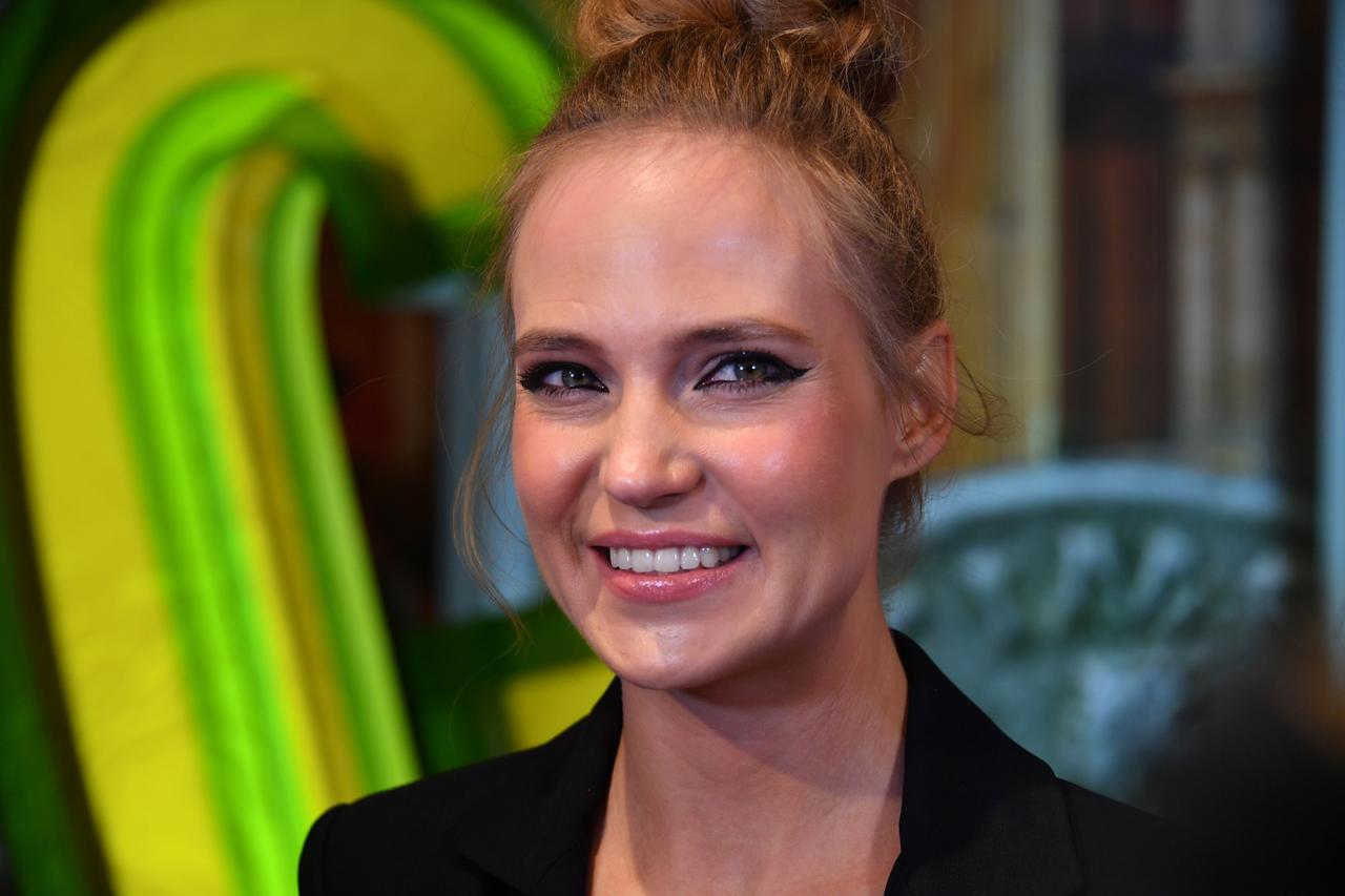 Певица Глюкоза перечислила свои методы борьбы с паникой