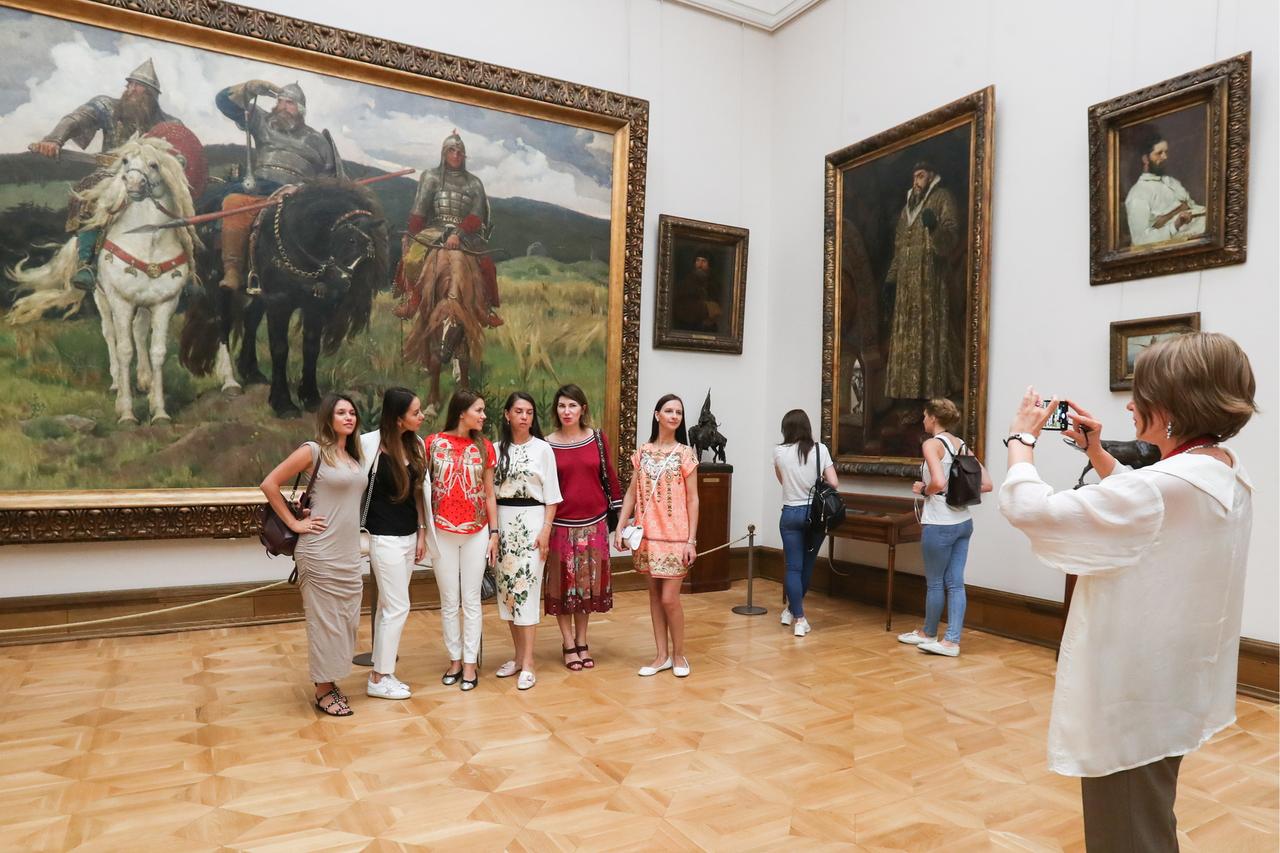 «Охрана заперла нас на час в библиотеке имени Ленина». Как показать москвичам столицу, которую они не знают