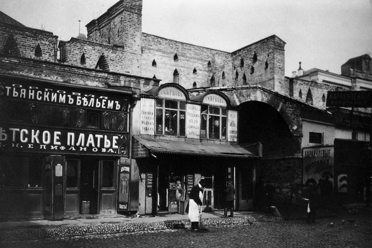 Стали известны обязанности дворников в царской России 