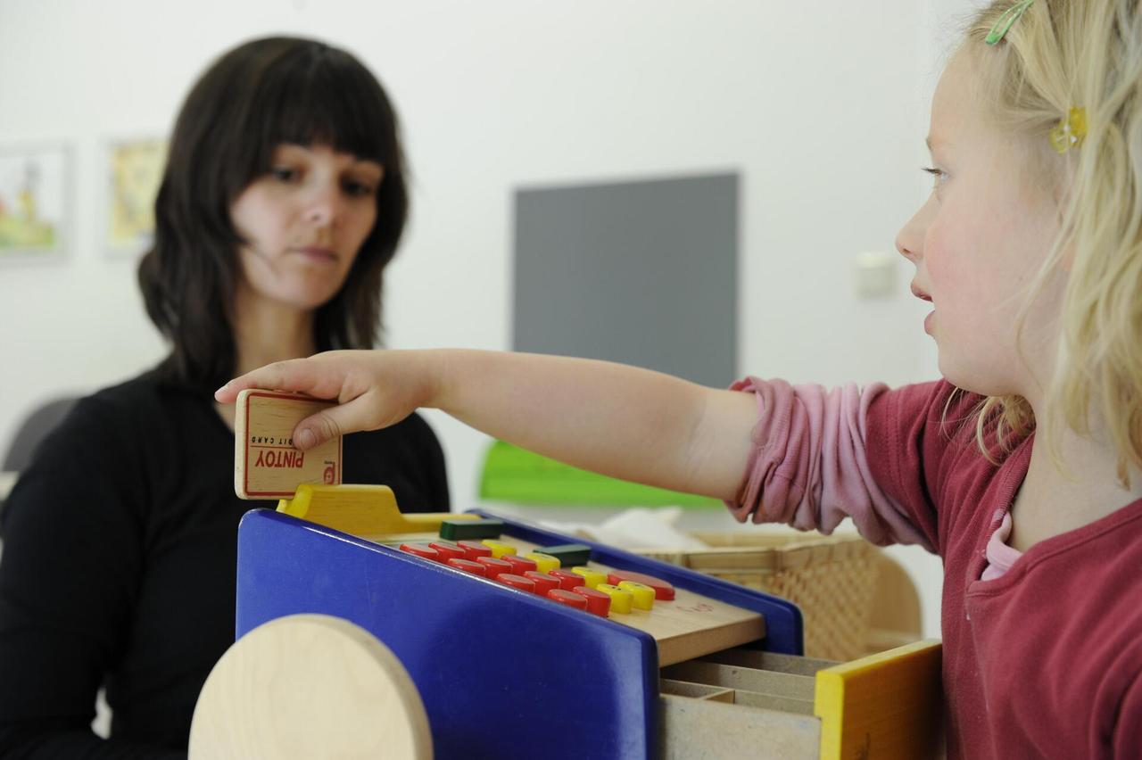 Раскрыты суммы заработков столичных логопедов