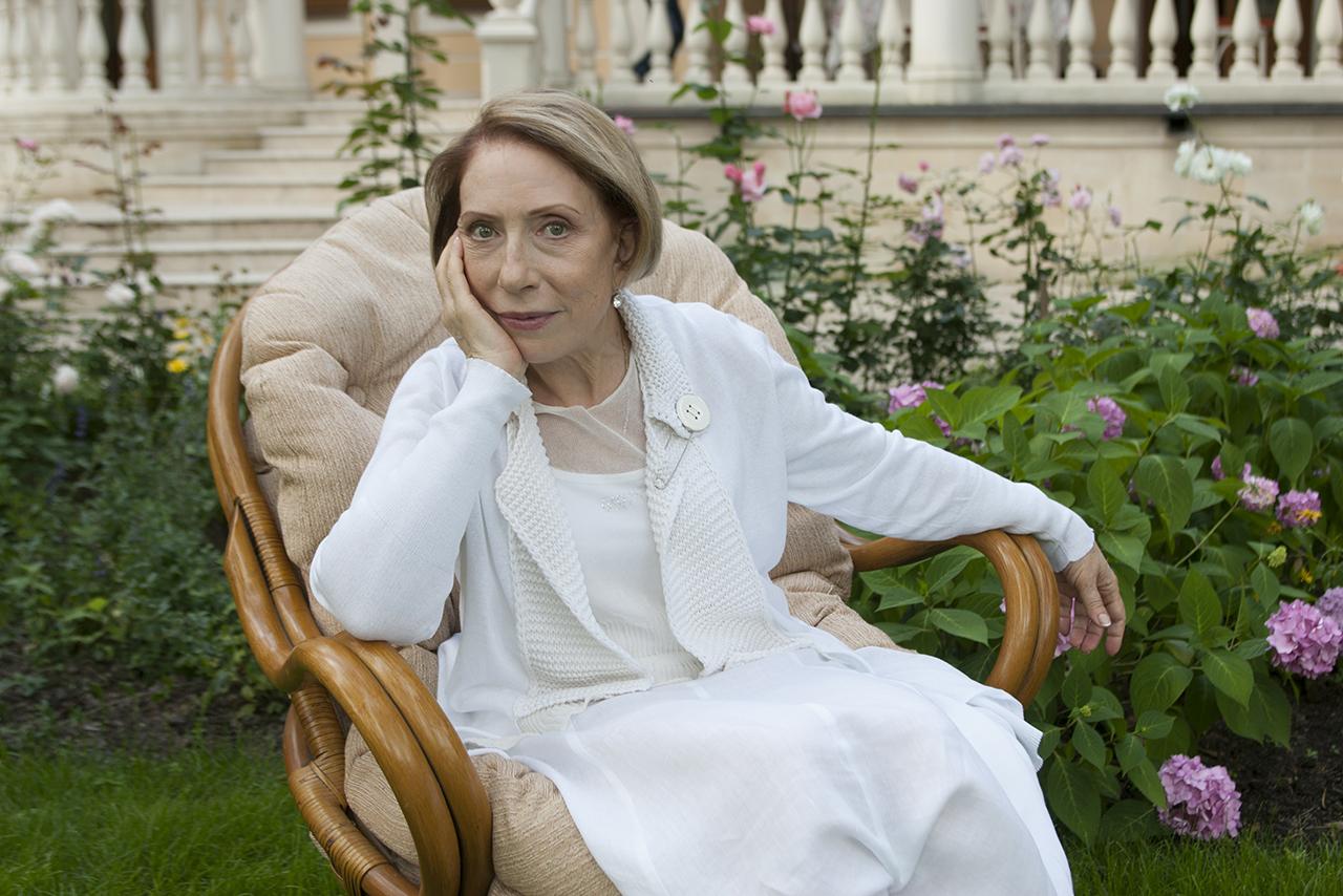 Инна Чурикова раскрыла даты возвращения на сцену после госпитализации