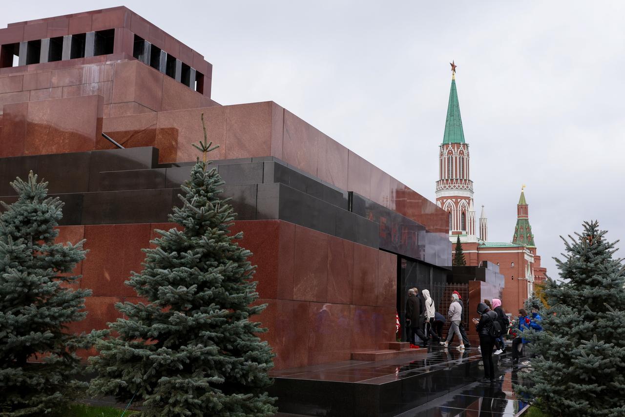 Мавзолей Ленина и некрополь у Кремля в Москве закроют для посетителей