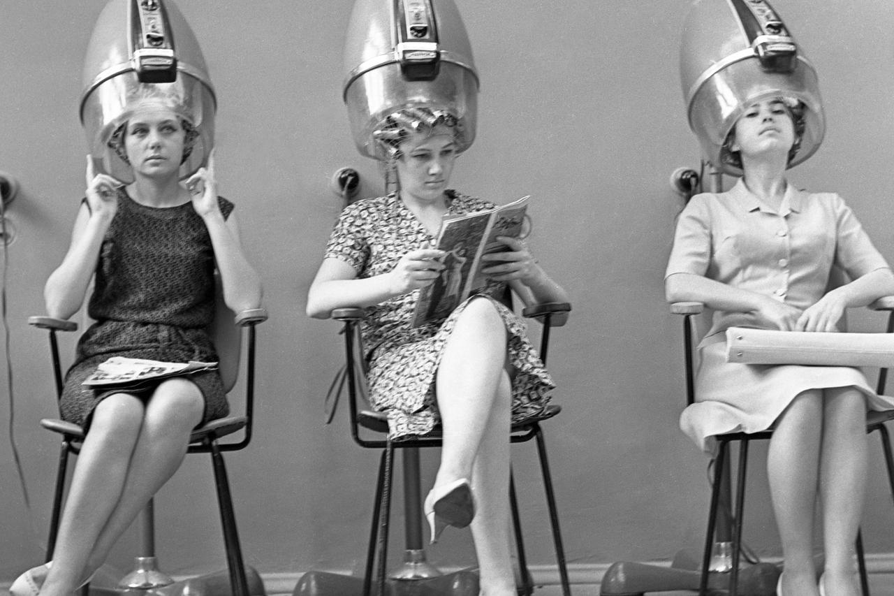 Россияне обсудили моду на химическую завивку в СССР