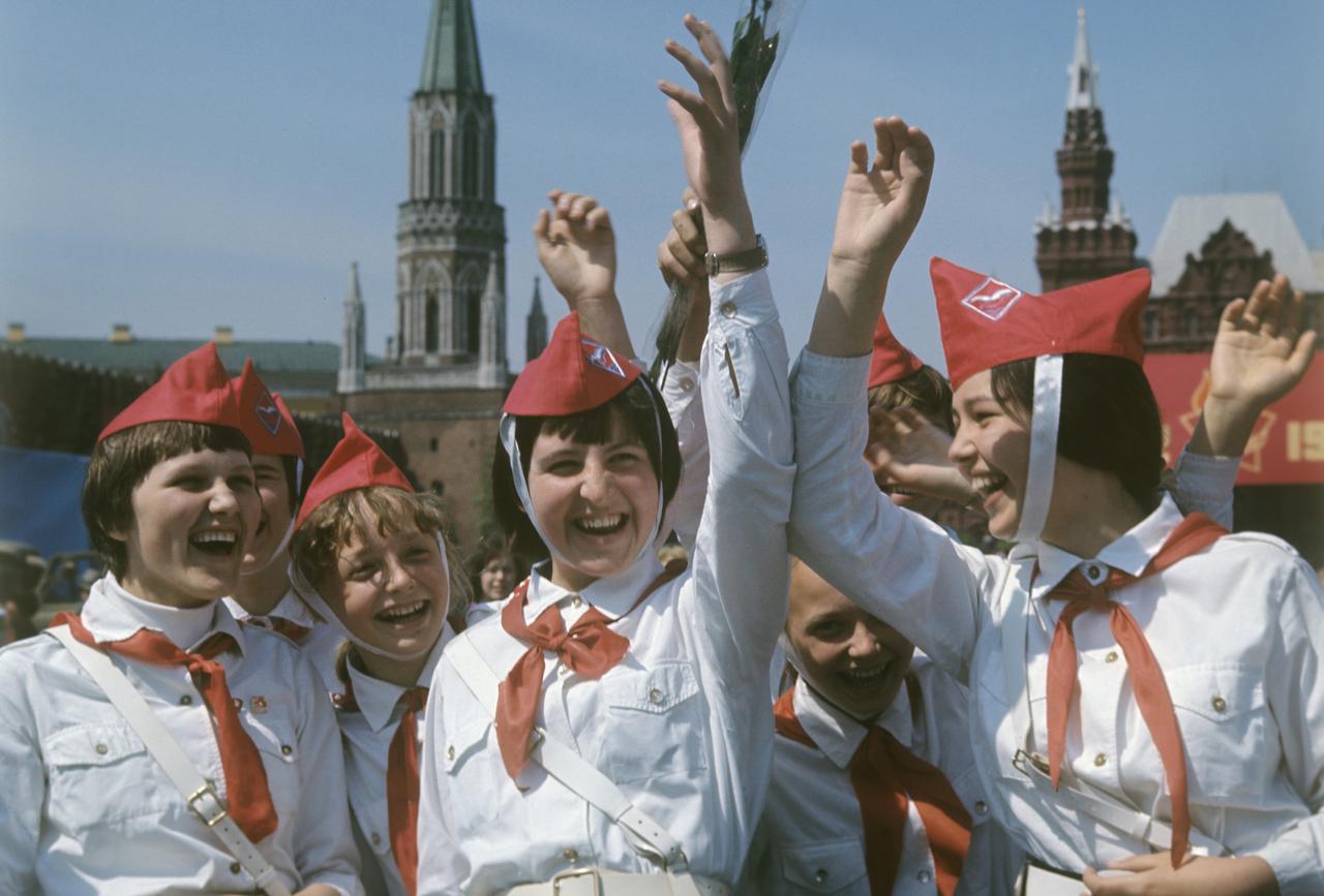 Россияне поделились воспоминаниями о торжественном приеме в пионеры