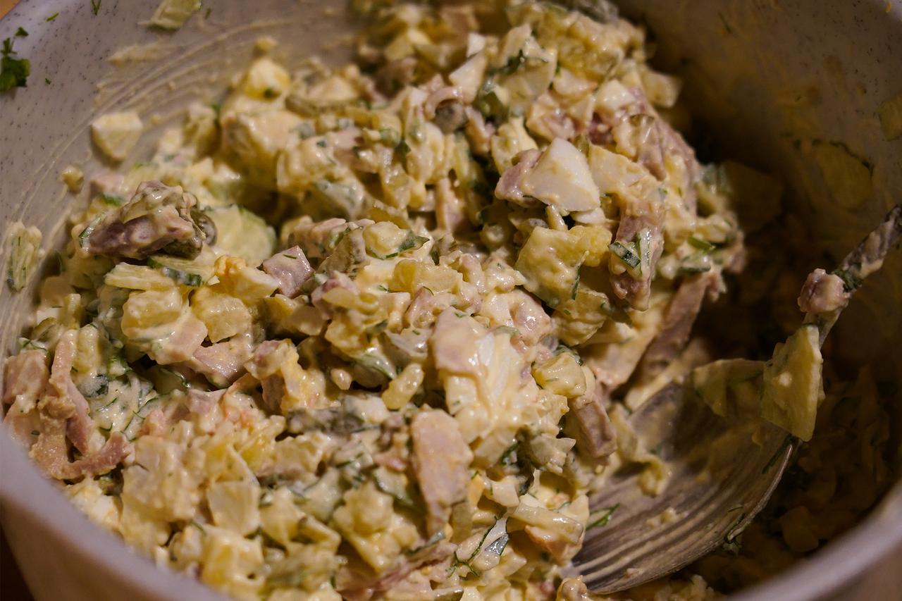 Диетолог назвал альтернативу майонезу для заправки новогодних салатов