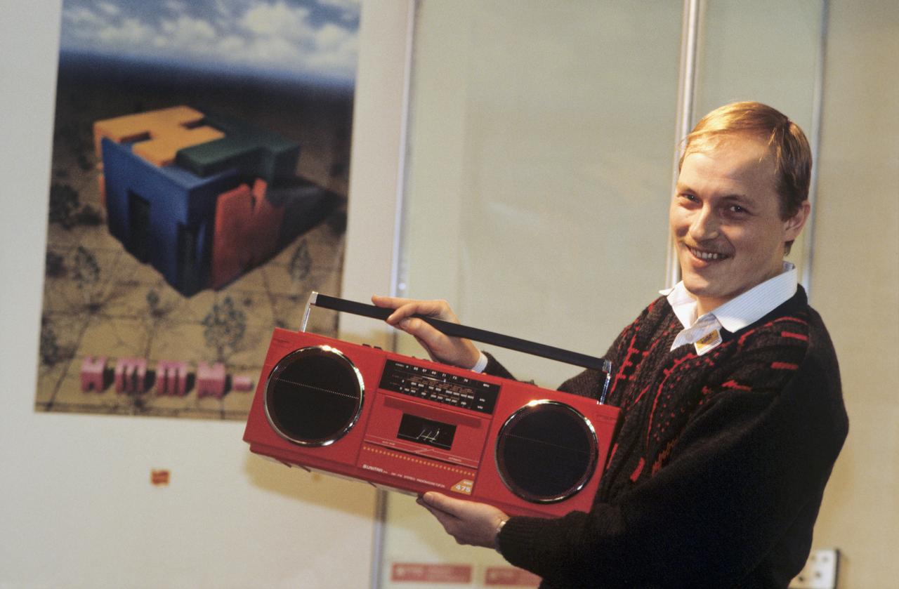 Популярные в СССР магнитофоны сравнили по качеству с автоматом Калашникова