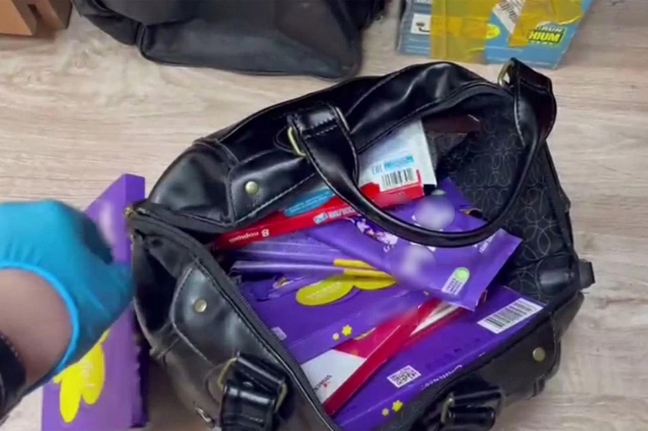 Похититель шоколада попал на видео на заправке в Подмосковье