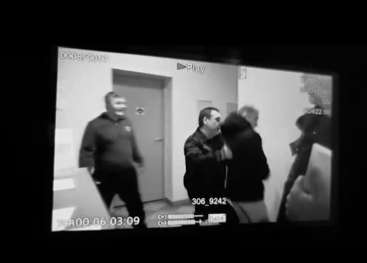 Напавший на журналиста охранник частной компании попал на видео