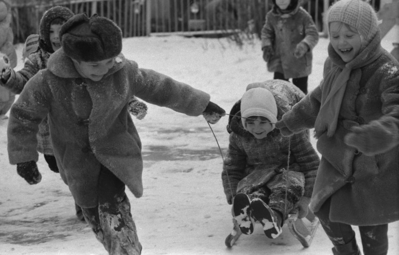 Россияне вспомнили любимые зимние занятия из советского детства
