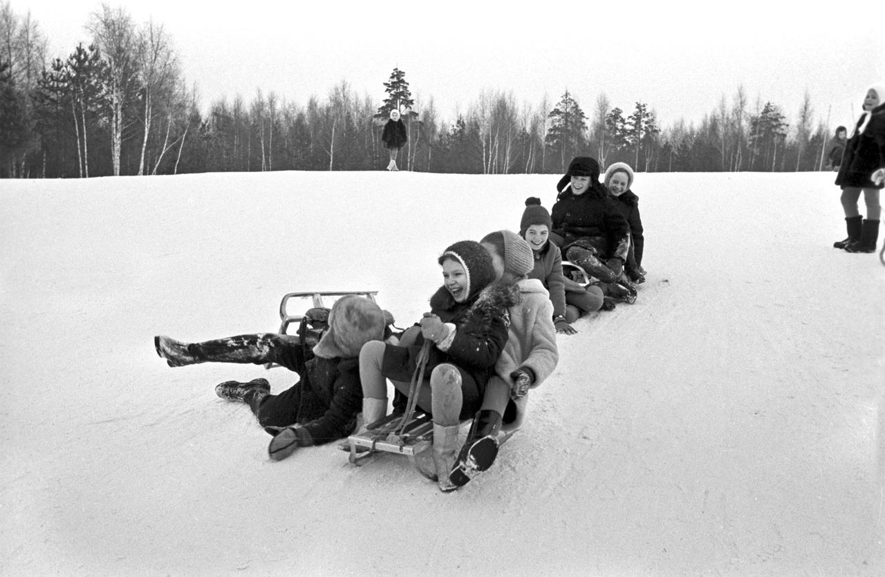 Пользователи сети вспомнили о зимних играх на улице в годы СССР