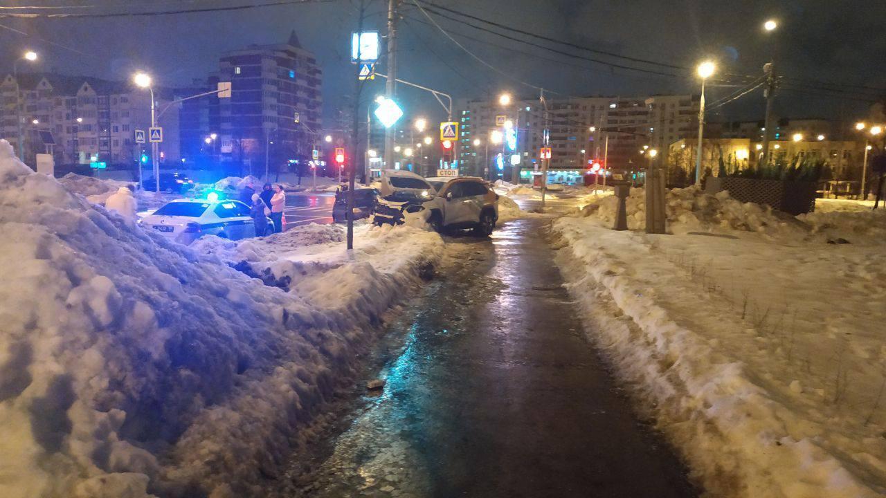 Водитель каршерингового авто устроил массовую аварию в Москве