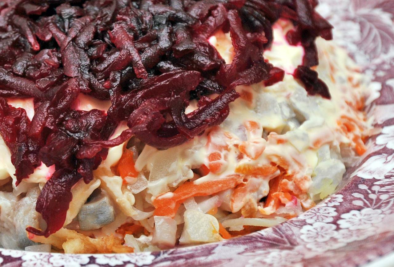 Малышева и Гандельман раскрыли пользу одного из главных новогодних салатов