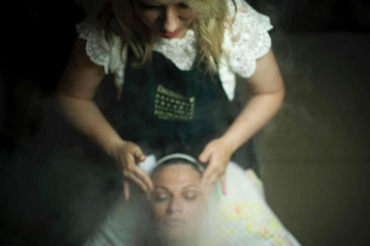 Косметолог рекомендовала процедуры для лица накануне праздника