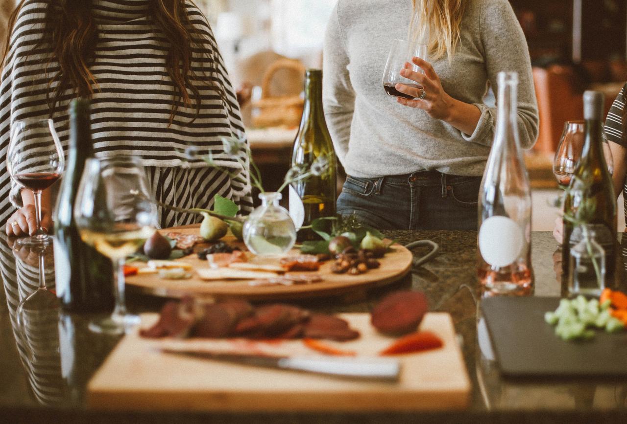 Диетолог Гинзбург перечислил правила встречи Нового года с пользой для здоровья