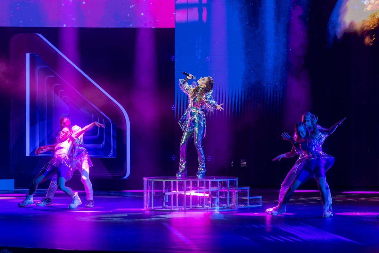 Известная выпускница «Фабрики звезд» описала своих поклонников