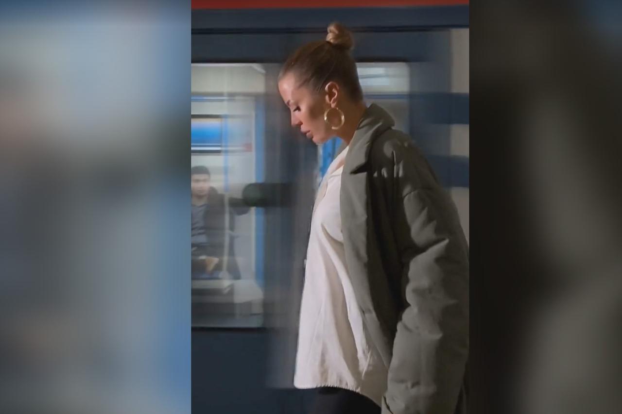 Боня спустилась в московское метро
