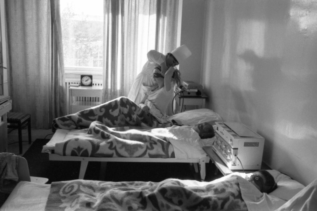 Россияне обсудили показания к лечению синей лампой