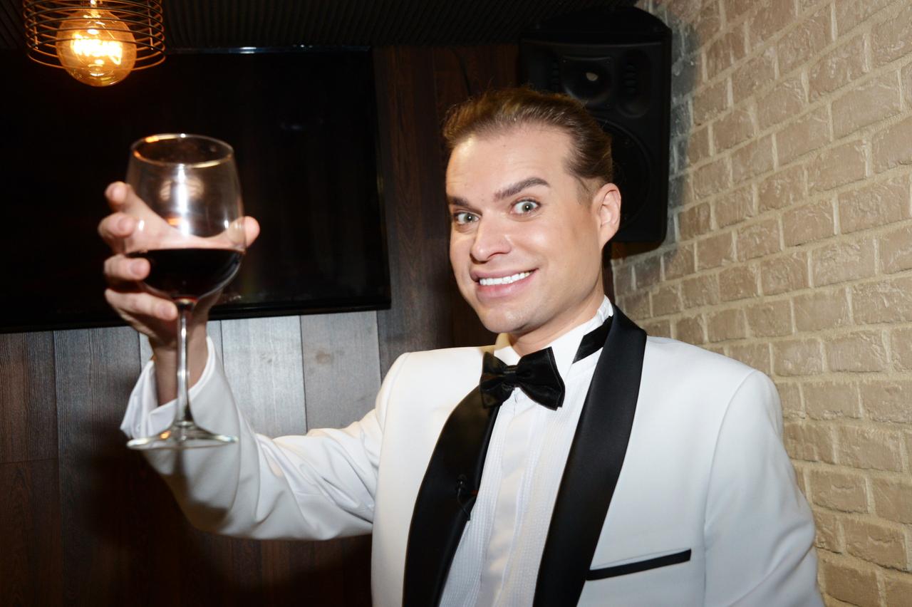 Молодая жена Гогена Солнцева сообщила СМИ о его смерти