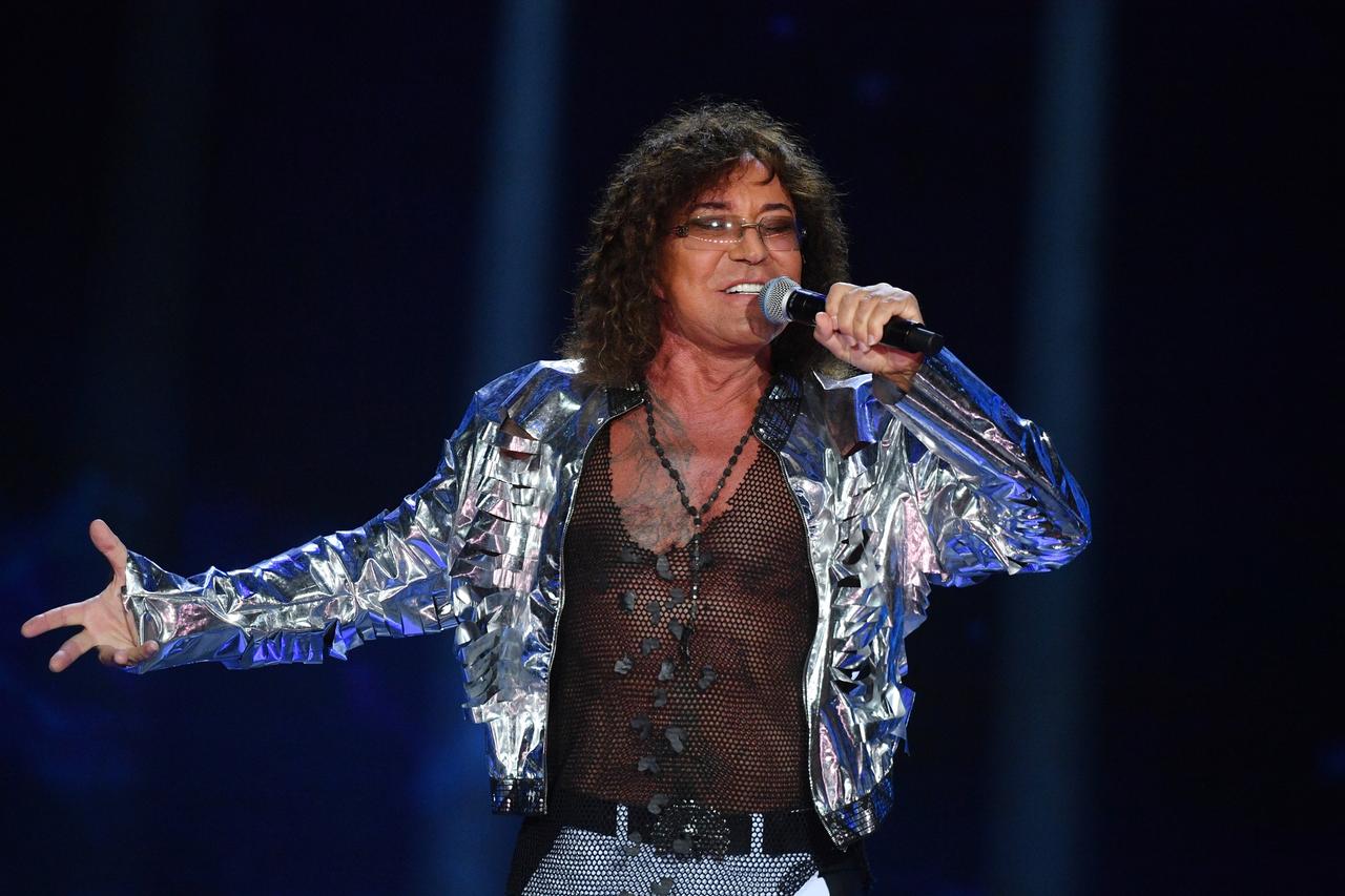 У Валерия Леонтьева отсудили сотни тысяч рублей из-за потопа