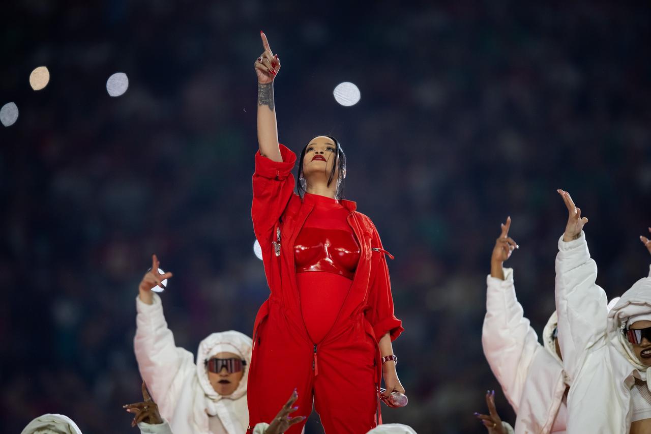 Стилист Рогов назвал один из важнейших цветов сезона