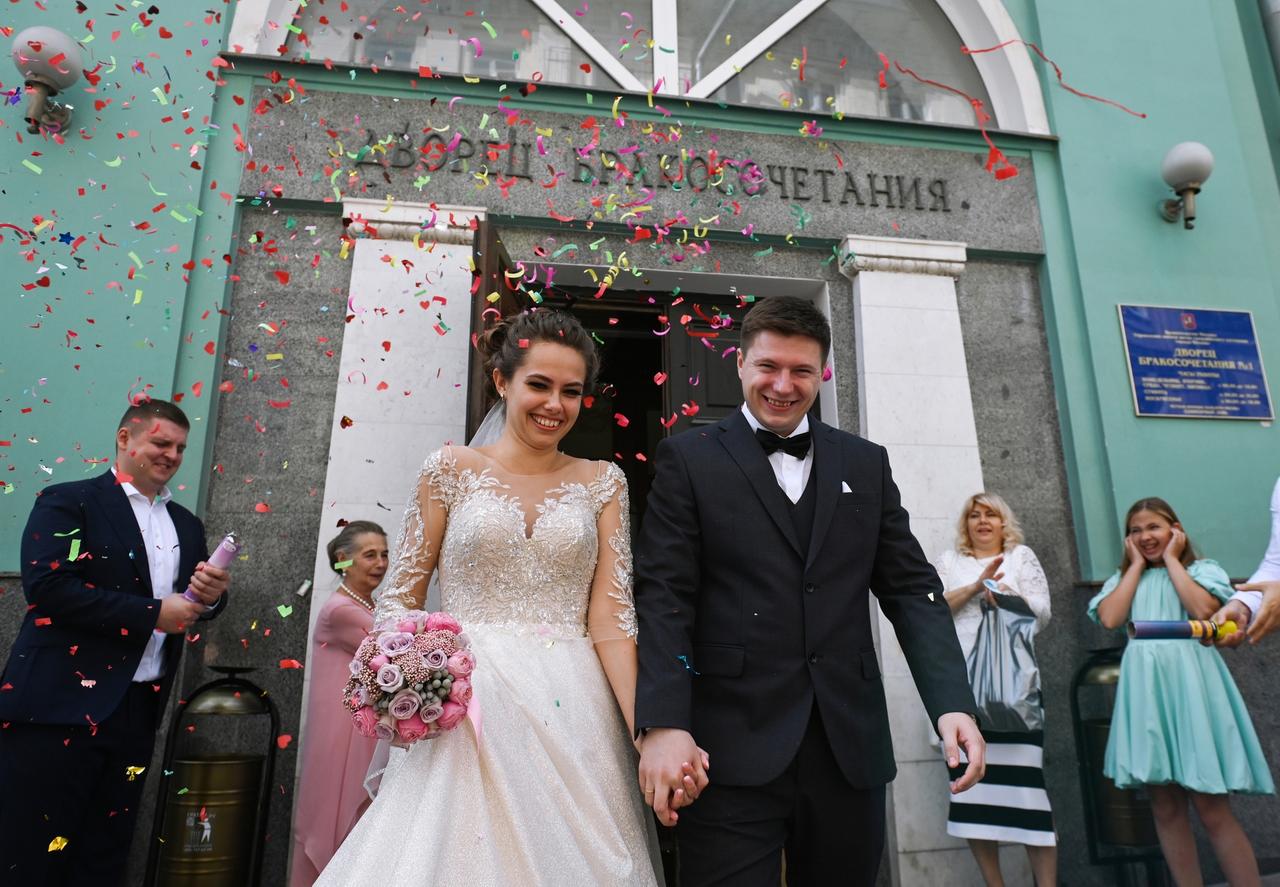 Названы самые популярные ЗАГСы в Москве