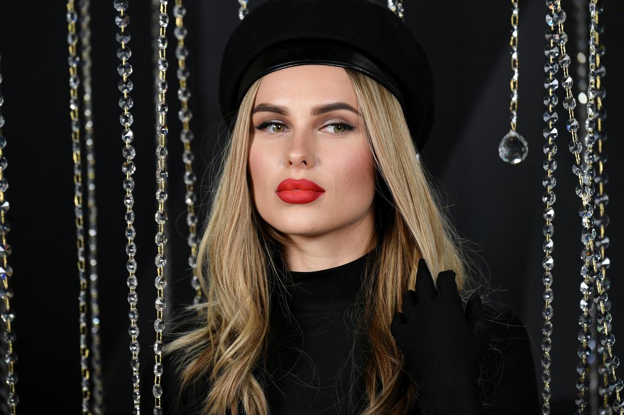 Певица Ханна показала фигуру после родов