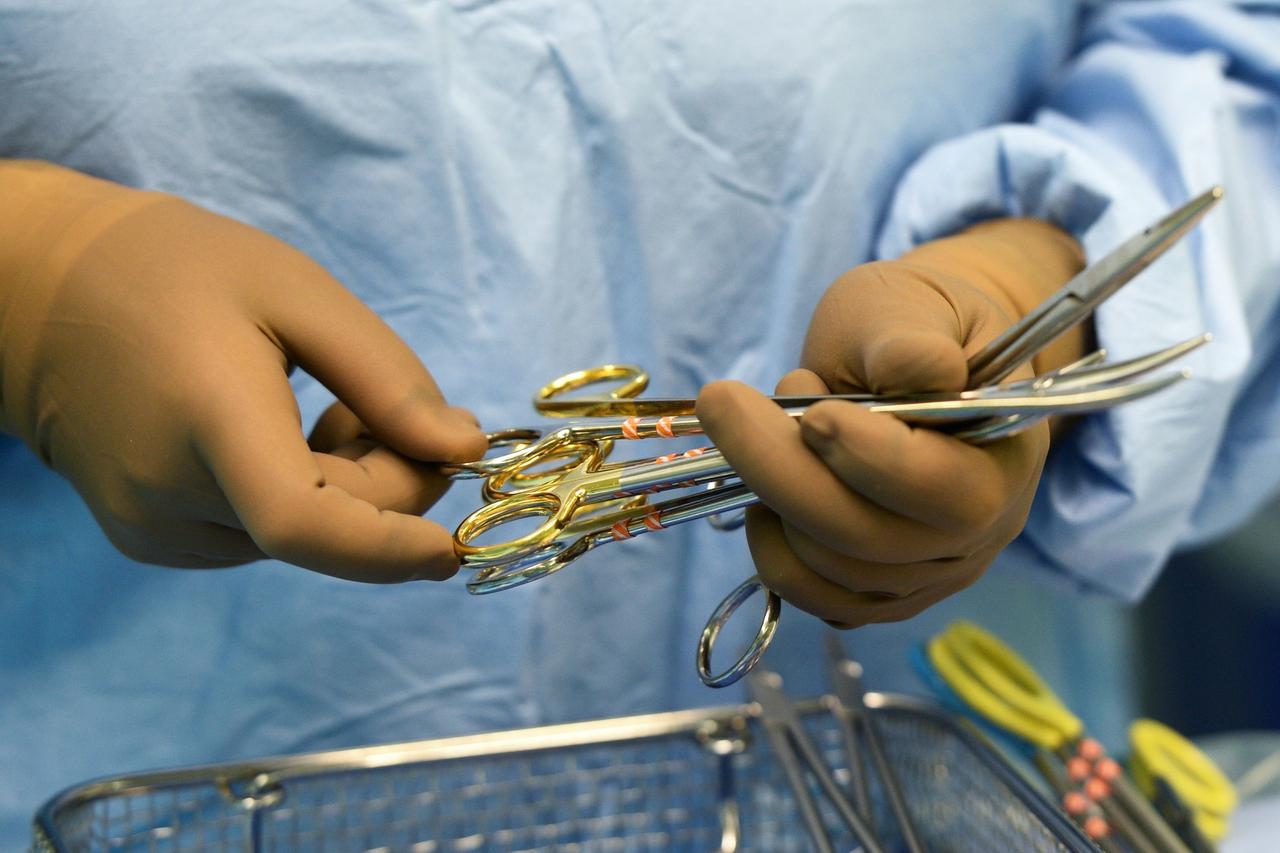 Подмосковные врачи спасли женщину с гигантской опухолью матки