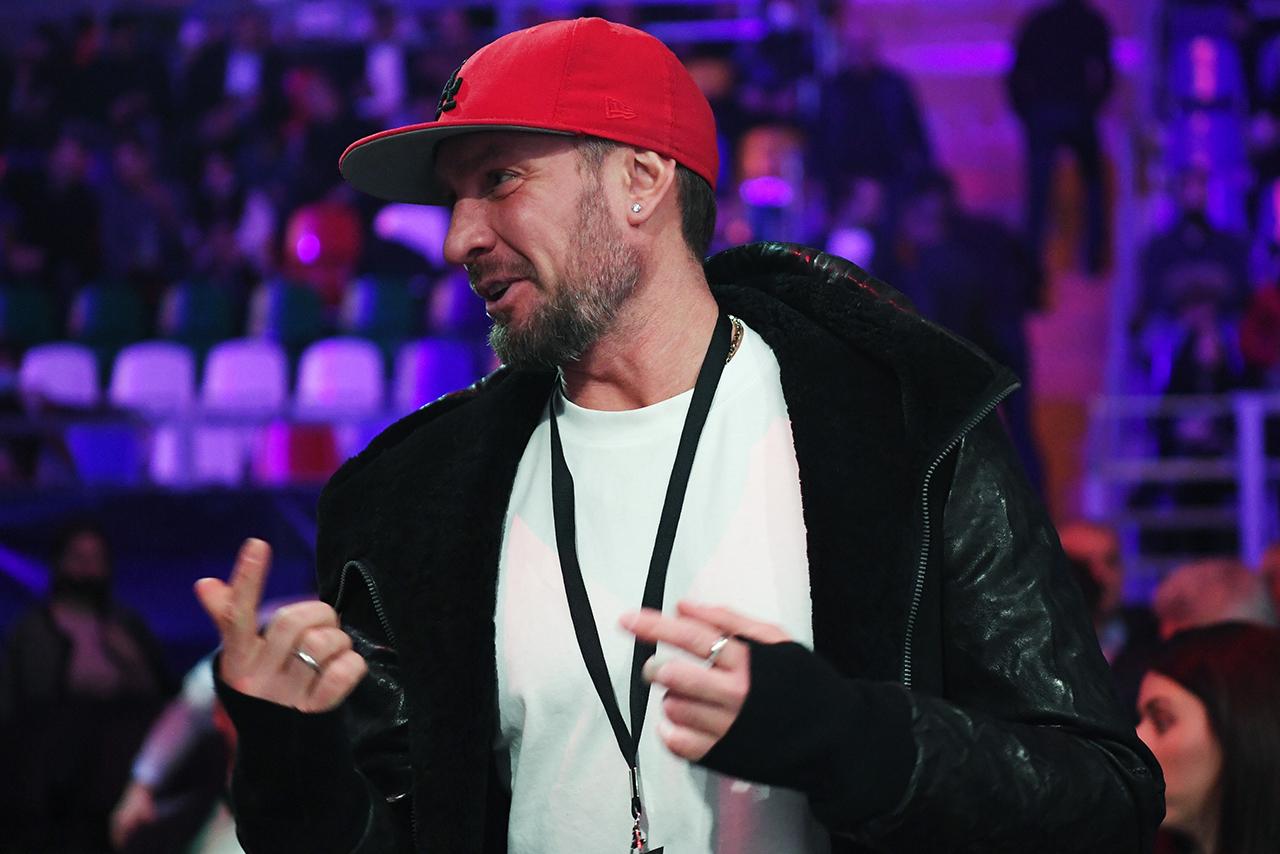 Роман Костомаров начал беспокойно вскакивать с больничной койки