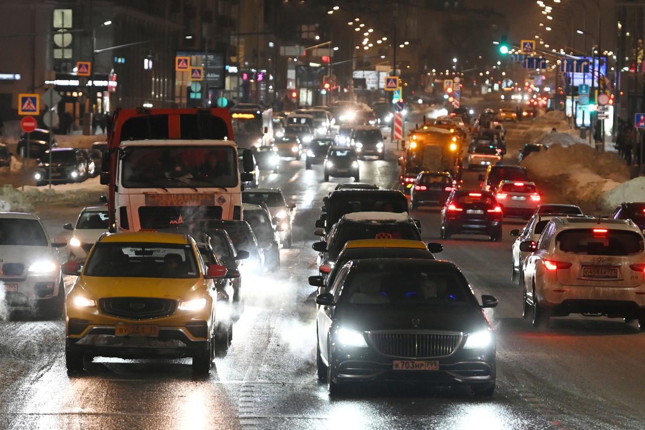 Москвичей предупредили о девятибалльных пробках накануне 8 Марта