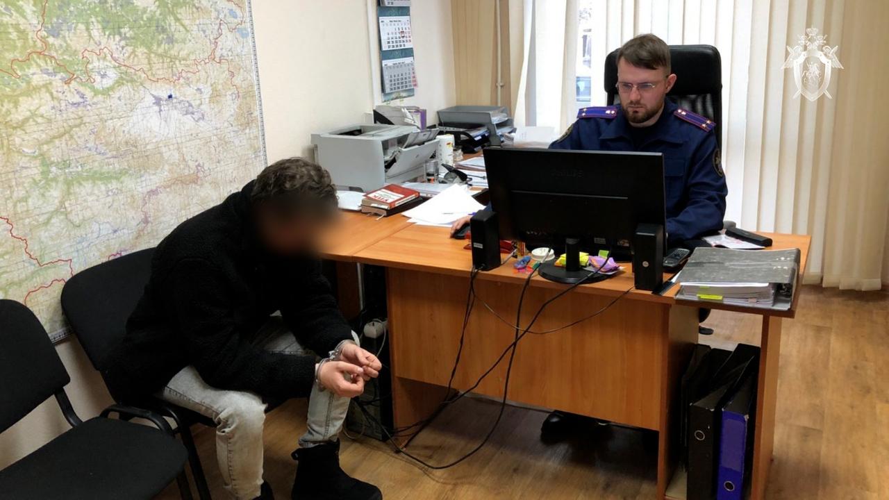 Пьяный россиянин зарезал дедушку и ударил ножом бабушку