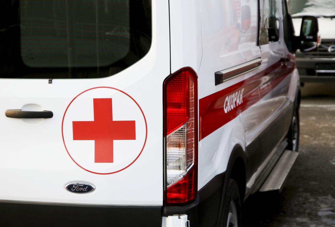 В Москве девушка выпала из окна седьмого этажа и осталась жива