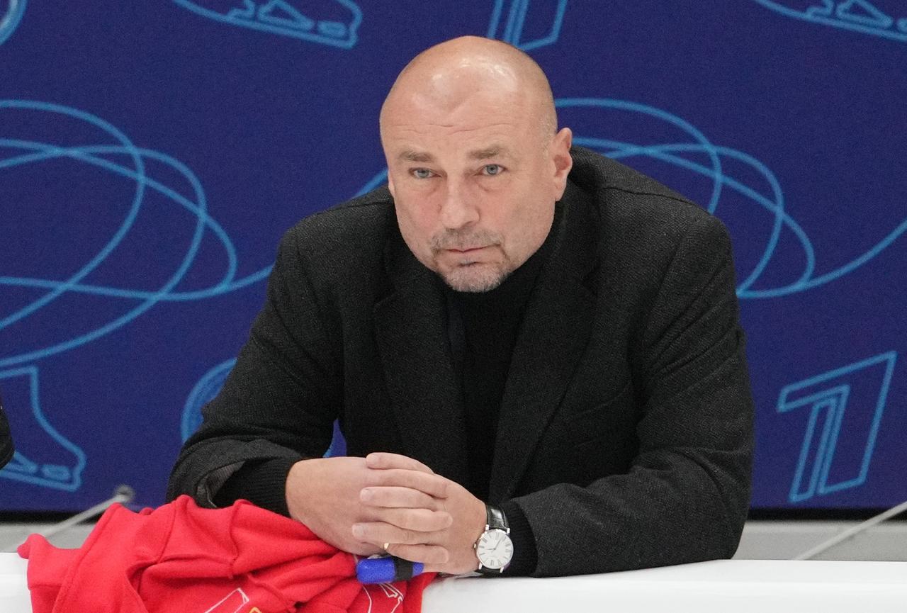 Тренер Жулин рассказал о ежедневном дежурстве жены фигуриста Костомарова